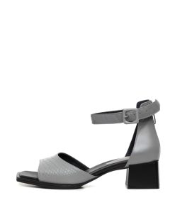 صندل زنانه لیورا